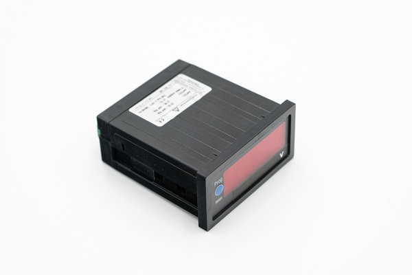 Digitales Voltmeter 0-500V AC UH 230V AC